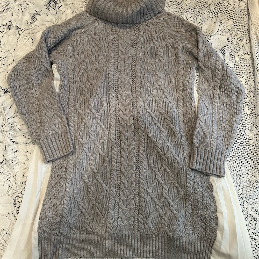 MercuryDuo Gray and Cream cable knit pull over Turtleneck Sweater size m